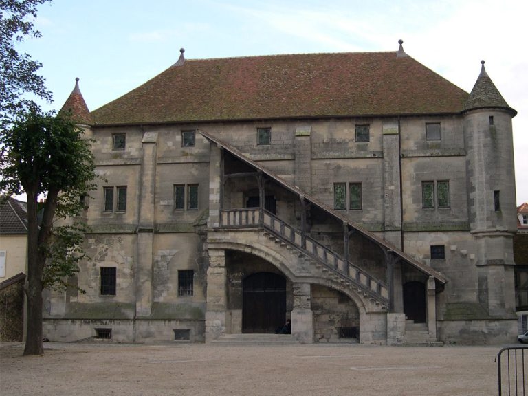 garde meubles meaux