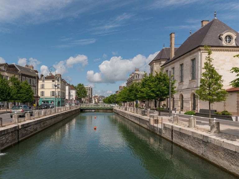 garde meubles troyes