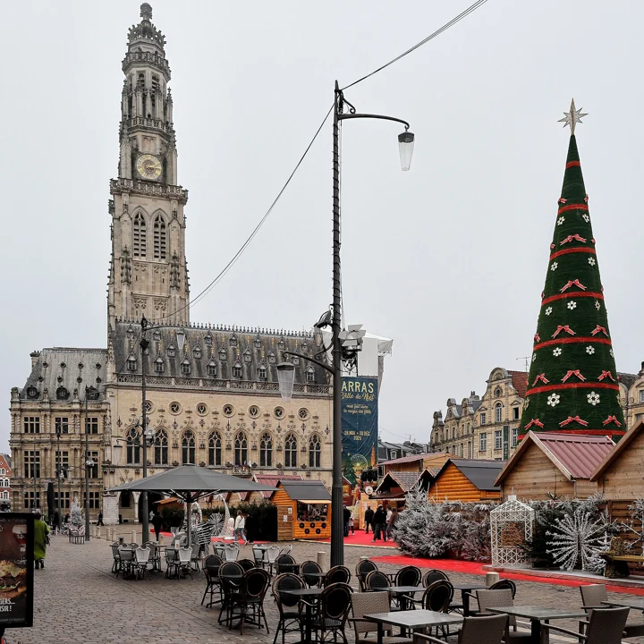 L’hôtel de ville et le beffroi d’Arras, en décembre.