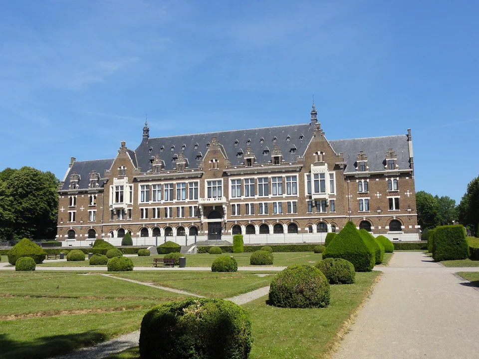 Les Grands Bureaux des mines à Lens.