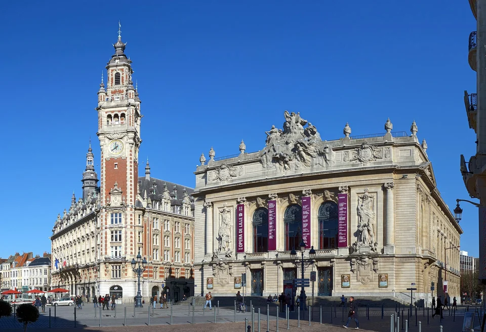 L’opéra de Lille et le beffroi de la Chambre de commerce.