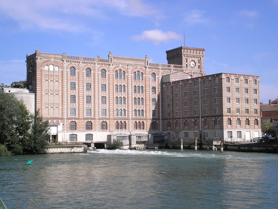 Les grands moulins de Nogent-sur-Seine.